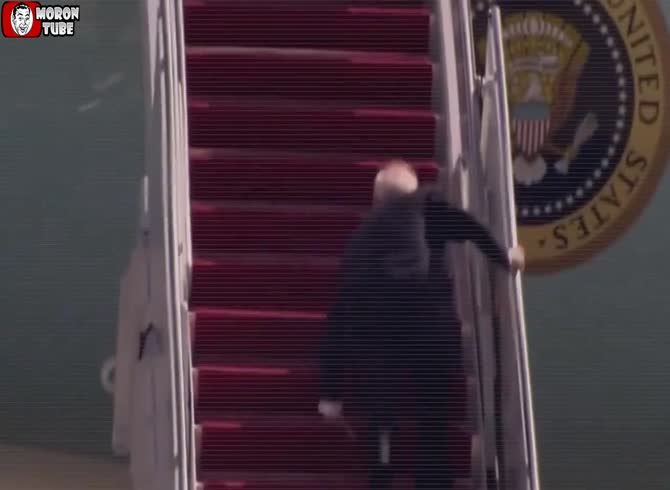 Video :In a new campaign ad, Trump declares his intention to discredit Biden